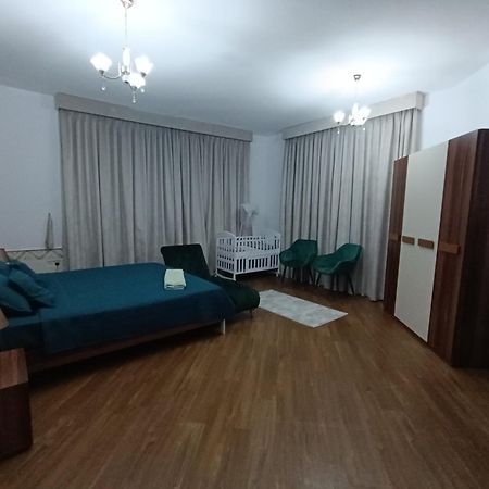 شقة كبيرة وفخمة Large And Luxury Two Bedroom Adschman Exterior foto