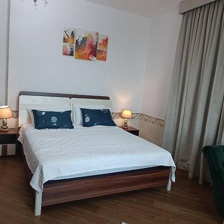 شقة كبيرة وفخمة Large And Luxury Two Bedroom Adschman Exterior foto