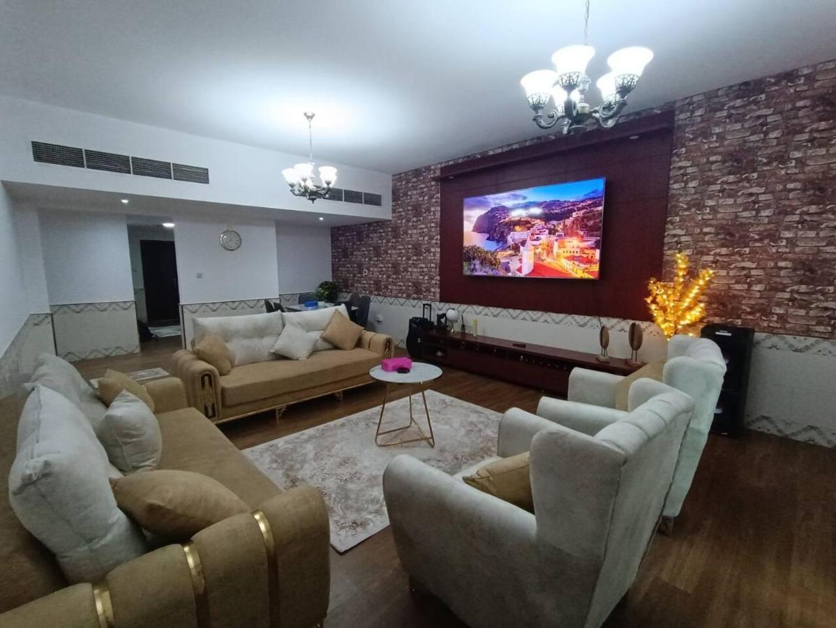 شقة كبيرة وفخمة Large And Luxury Two Bedroom Adschman Exterior foto