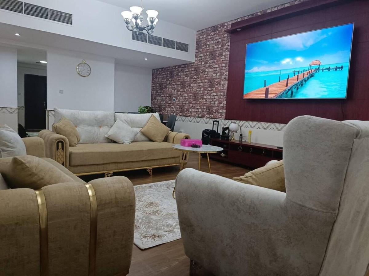 شقة كبيرة وفخمة Large And Luxury Two Bedroom Adschman Exterior foto