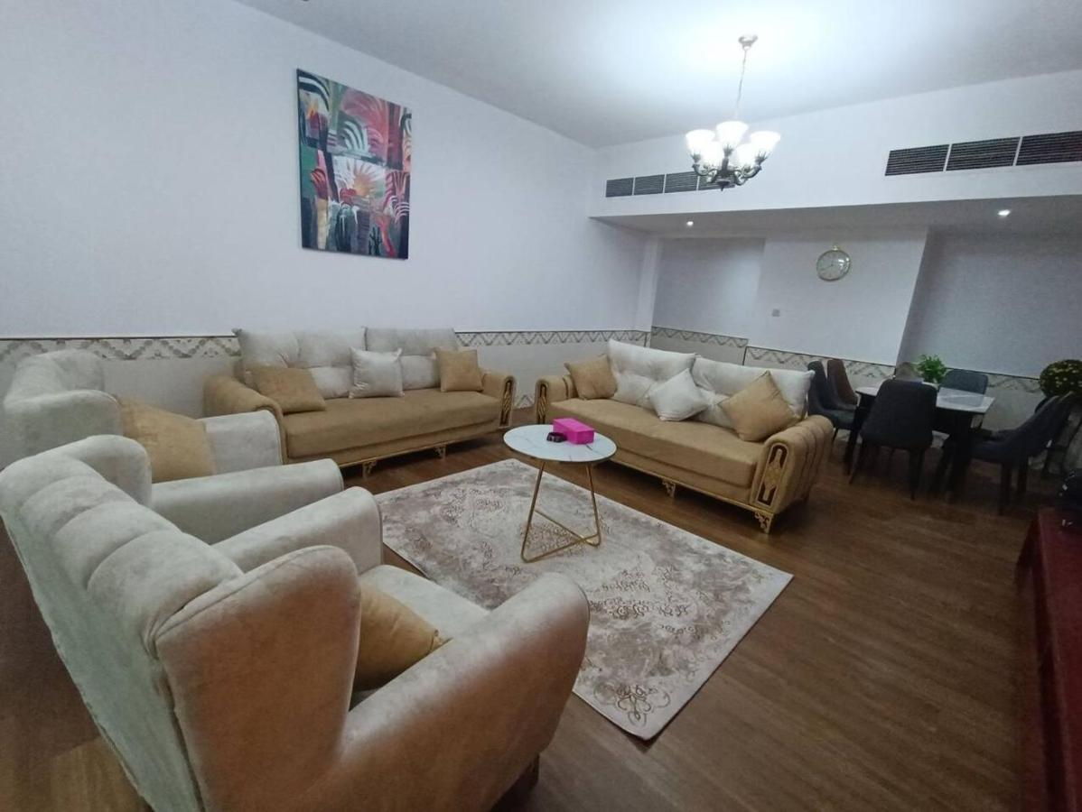 شقة كبيرة وفخمة Large And Luxury Two Bedroom Adschman Exterior foto