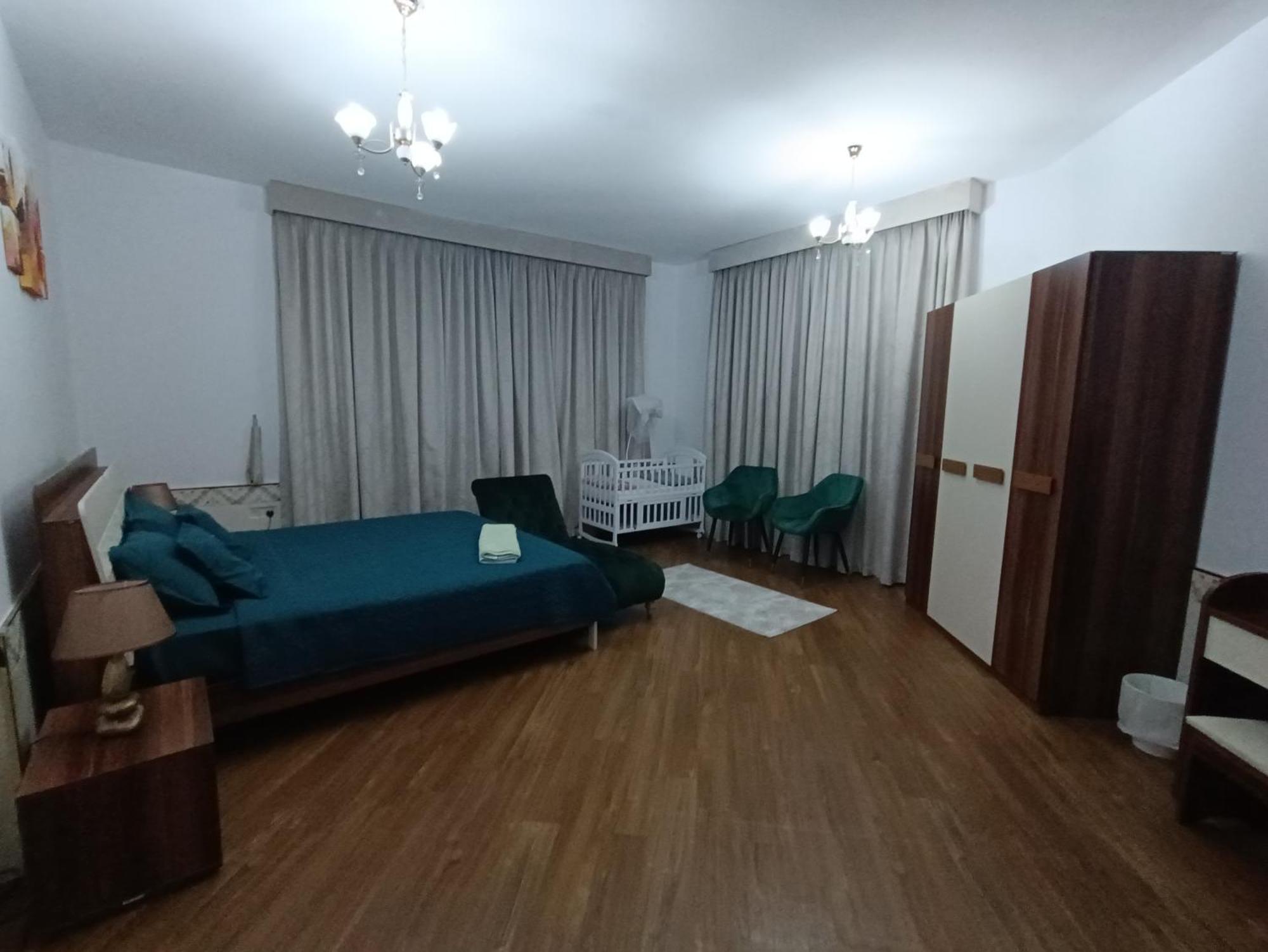 شقة كبيرة وفخمة Large And Luxury Two Bedroom Adschman Exterior foto