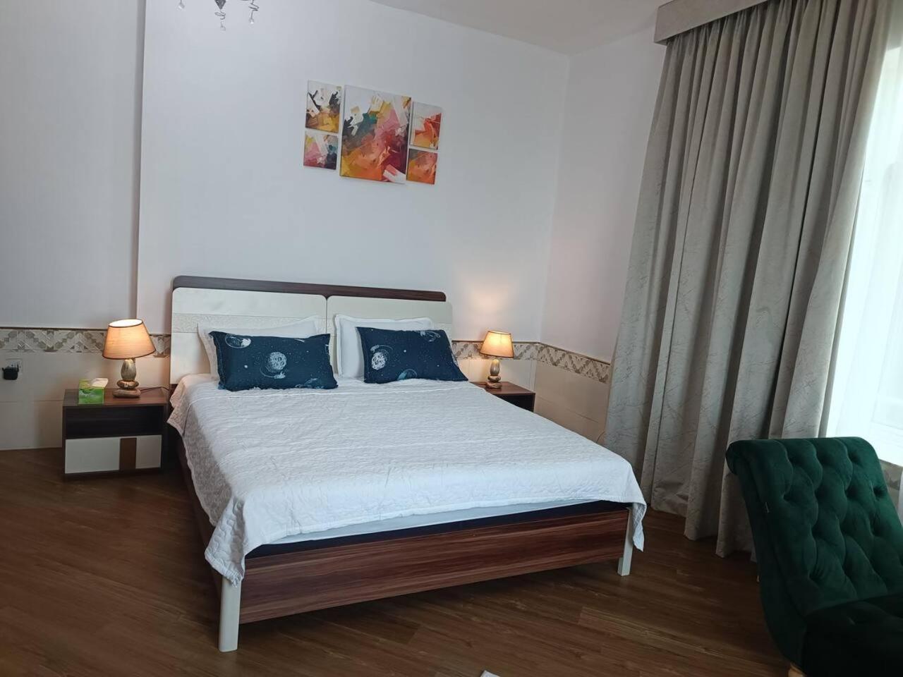 شقة كبيرة وفخمة Large And Luxury Two Bedroom Adschman Exterior foto