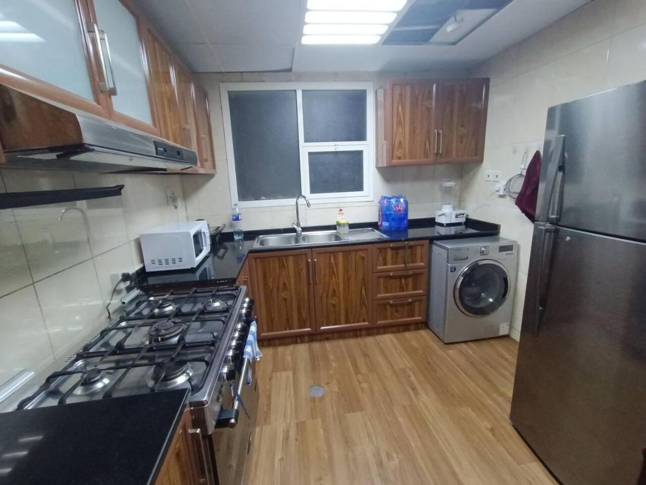 شقة كبيرة وفخمة Large And Luxury Two Bedroom Adschman Exterior foto