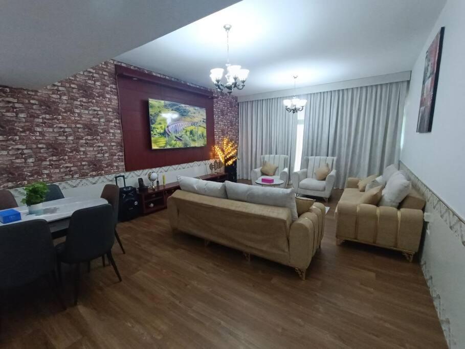شقة كبيرة وفخمة Large And Luxury Two Bedroom Adschman Exterior foto